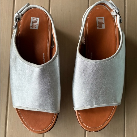 Brand New Women’s FitFlop Silver Platform Espadrille Wedge Sandals - SIZE 10